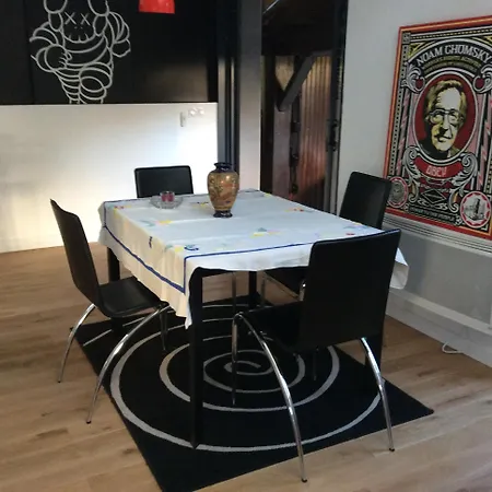 1km From Forest And For 6 * אנגלה